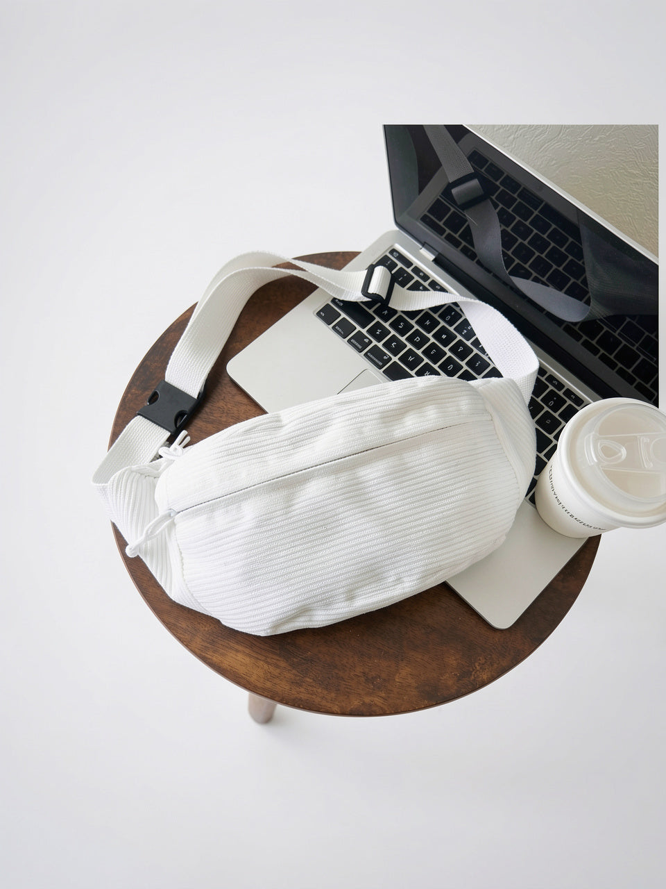 Colombe — Sacoche banane pour femme en velours côtelé - Blanc