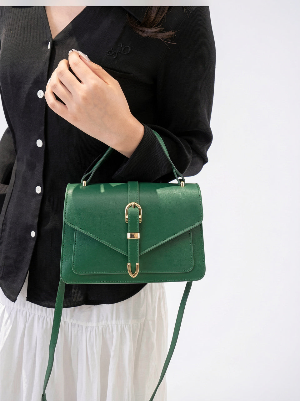 Flora — Petit sac à main à bandoulière à rabat aux finitions dorées - 24
