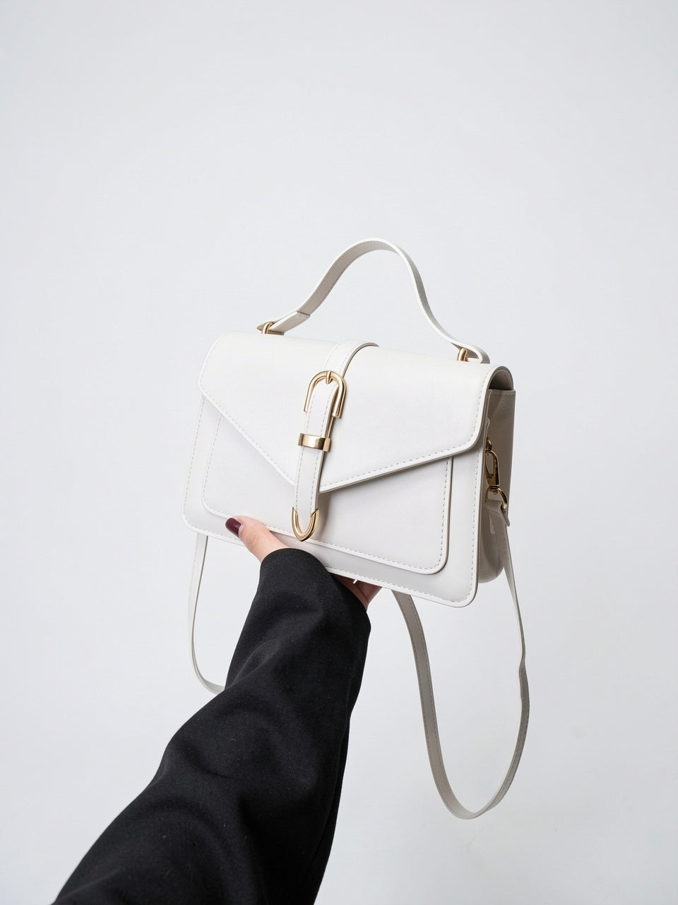 Flora — Petit sac à main à bandoulière à rabat aux finitions dorées - Blanc