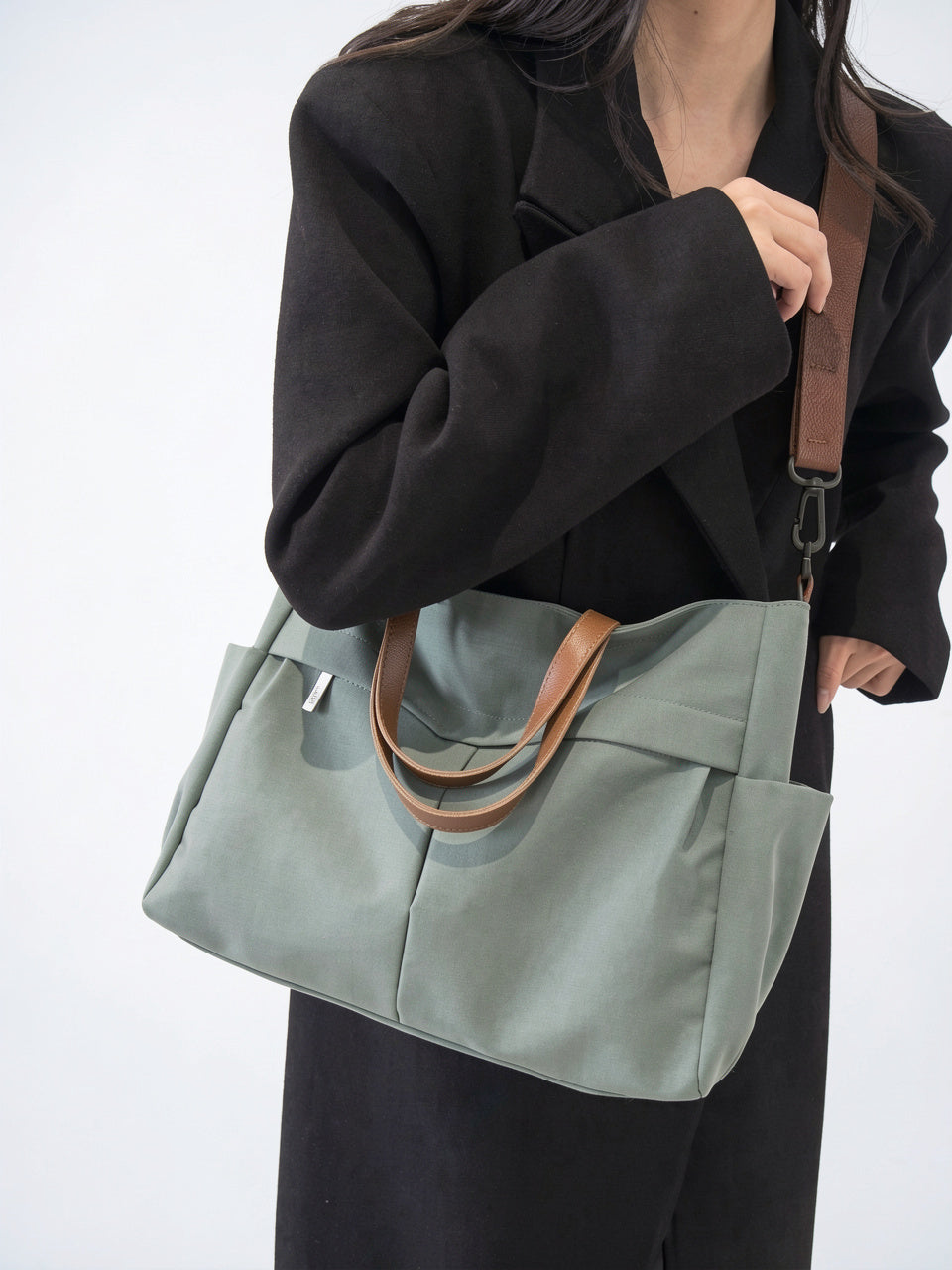 Livia — Grand cabas sac à main de cours à bandoulière multipoches en nylon - 2