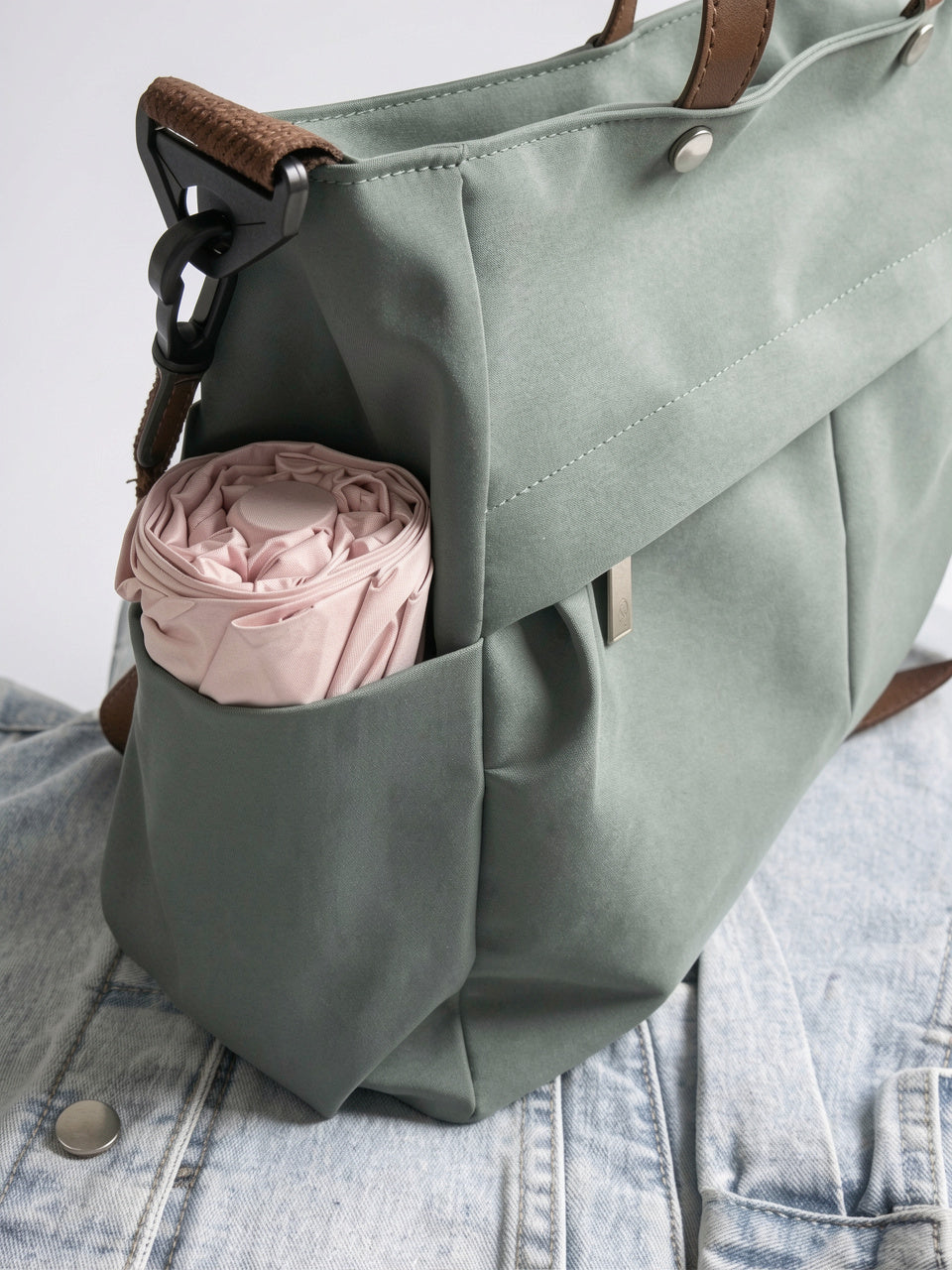 Livia — Grand cabas sac à main de cours à bandoulière multipoches en nylon - 4
