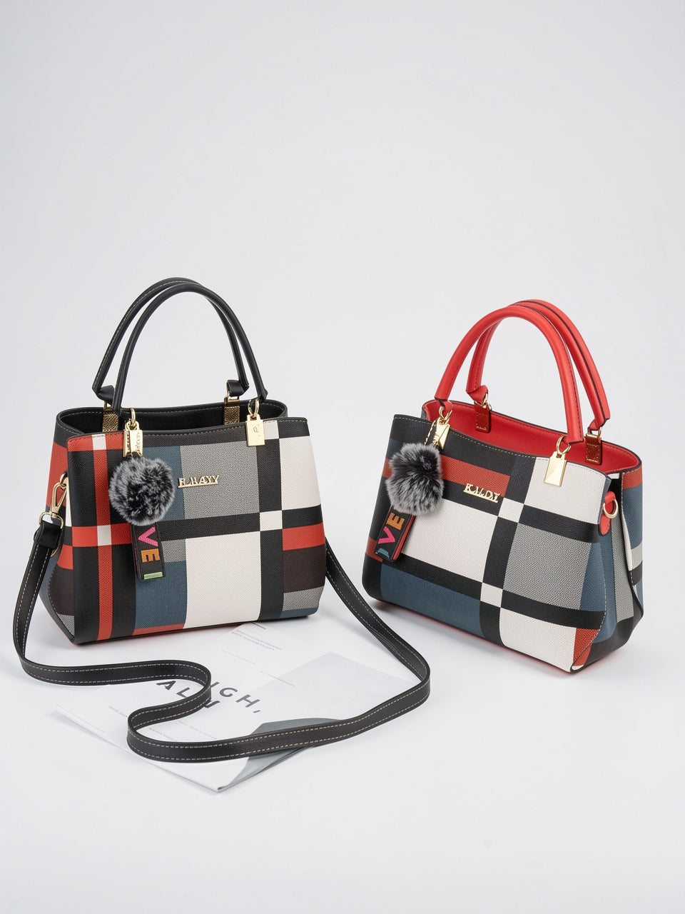 Odette — Sac à main à bandoulière avec son charms pompon - 10