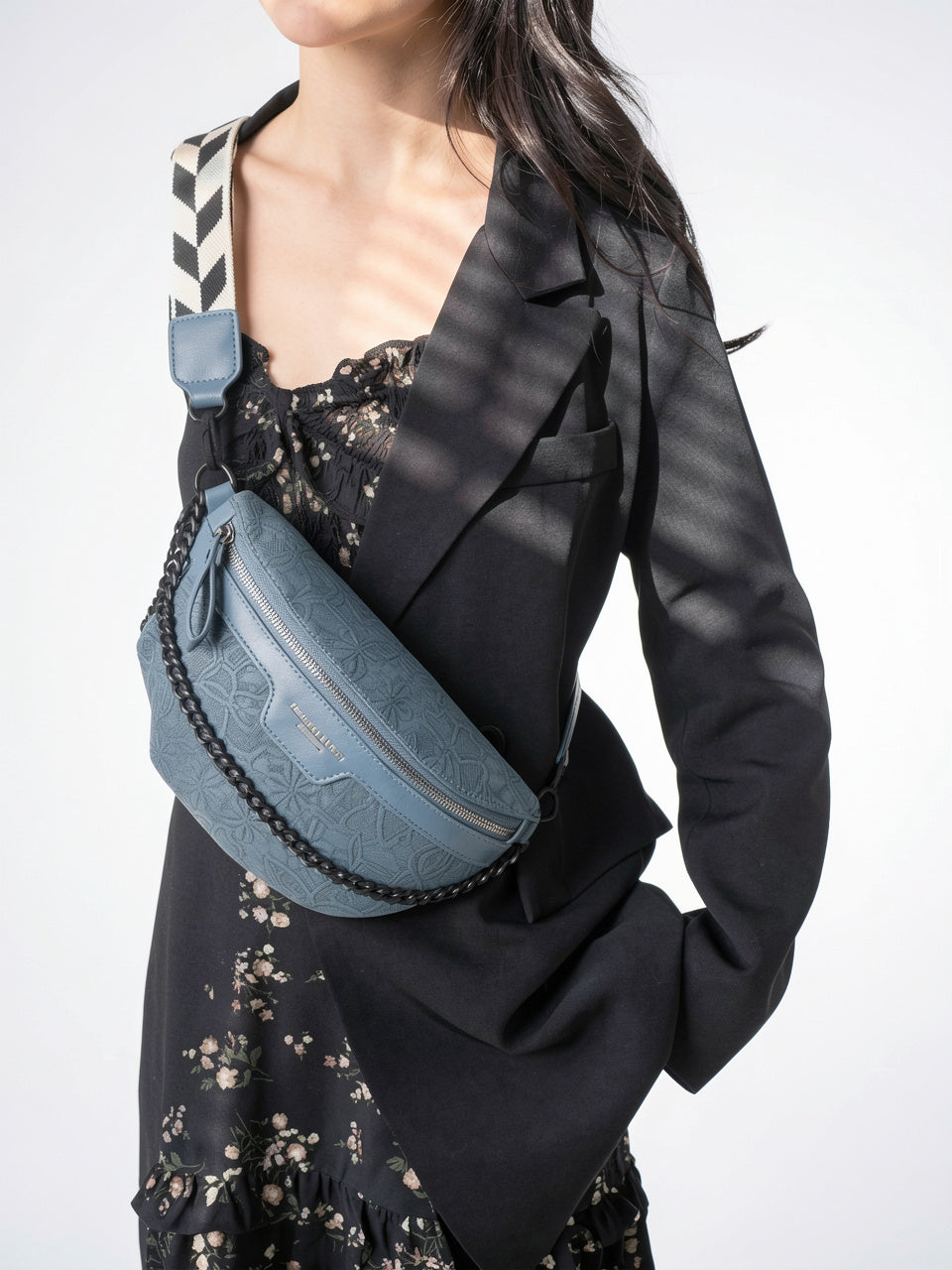 Séléna — Sac banane à bandoulière avec motif floral et porte-monnaie - 16