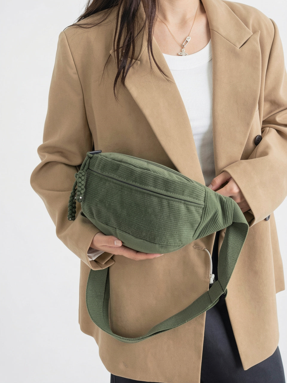 Séraphine — Sac banane vert velours - 5