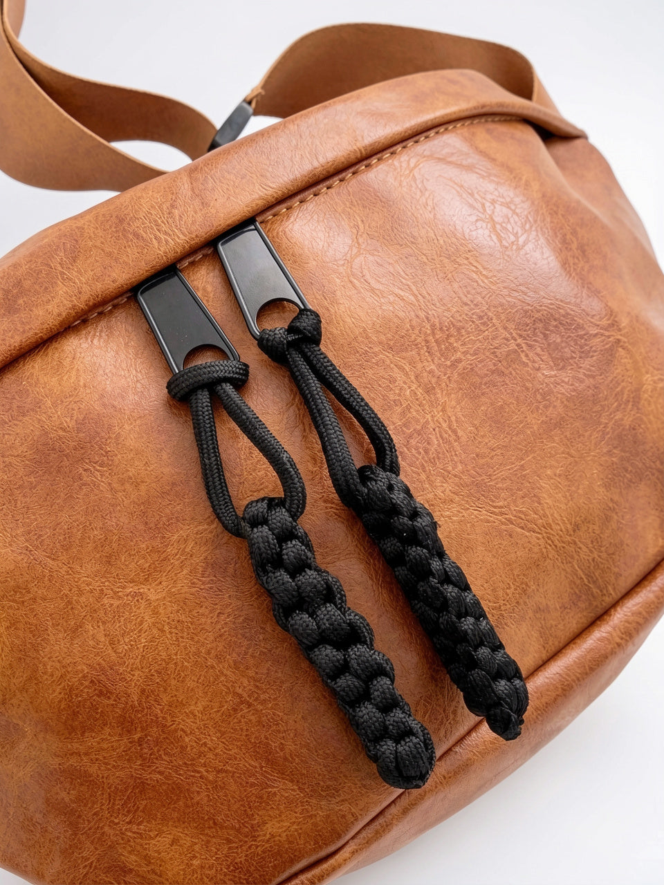 Zénobie — Grand sac banane en cuir - 12