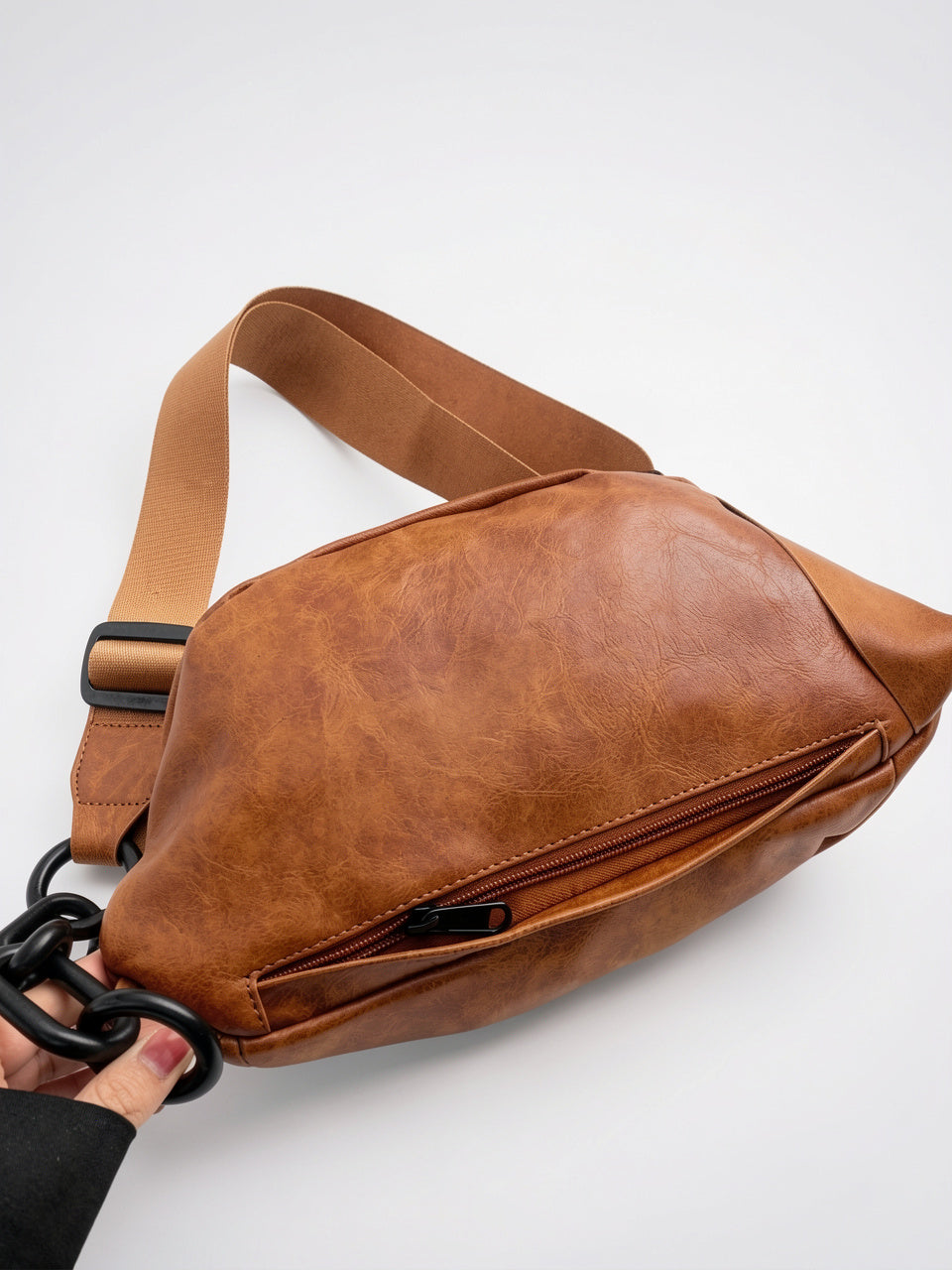 Zénobie — Grand sac banane en cuir - 13