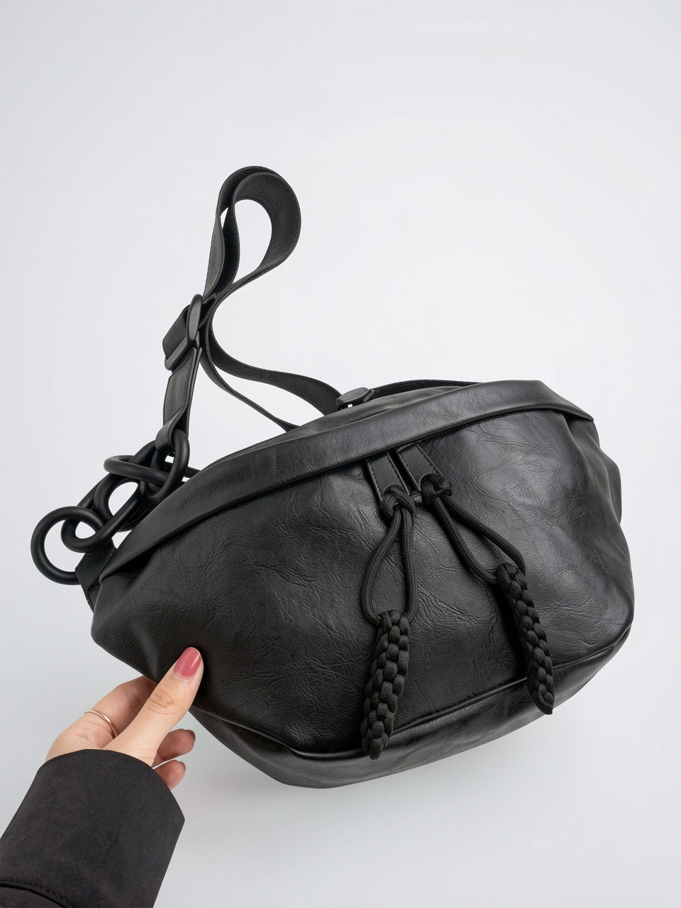 Zénobie — Grand sac banane en cuir - Noir